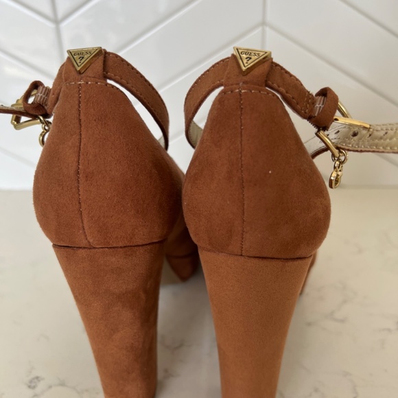 Shoes - Picture 5 of 7